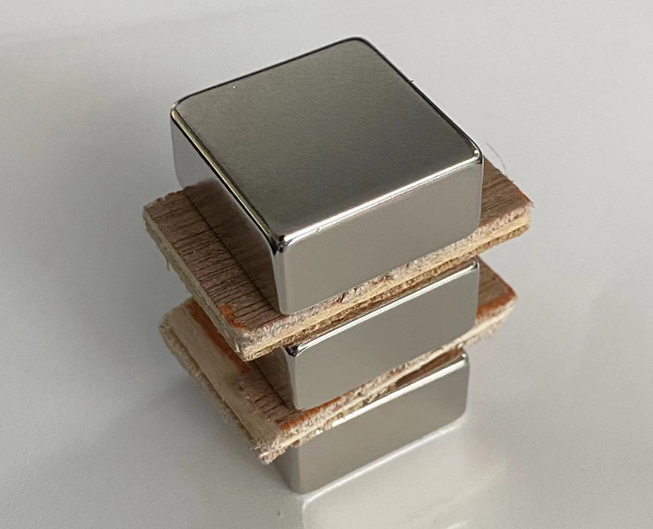 2cm(20mm)厚的稀土钕磁铁方块