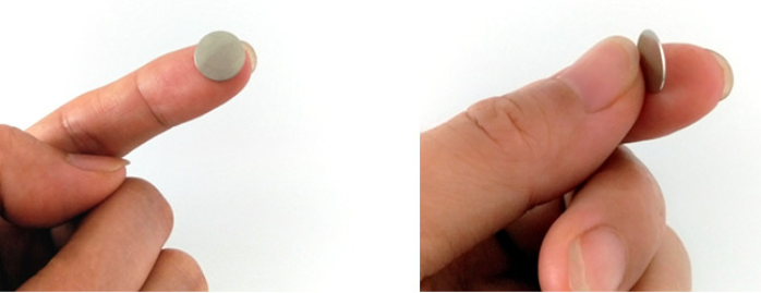 0.45mm超薄圆形稀土磁铁实物样品展示