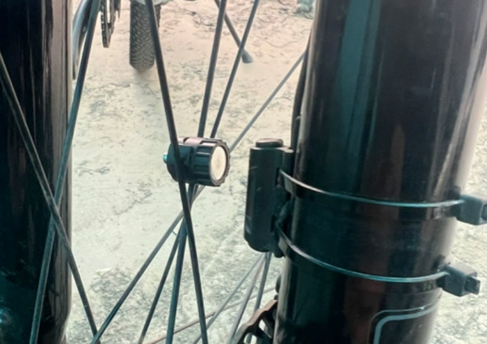 自行车速度传感器与磁铁的安装与调整方法