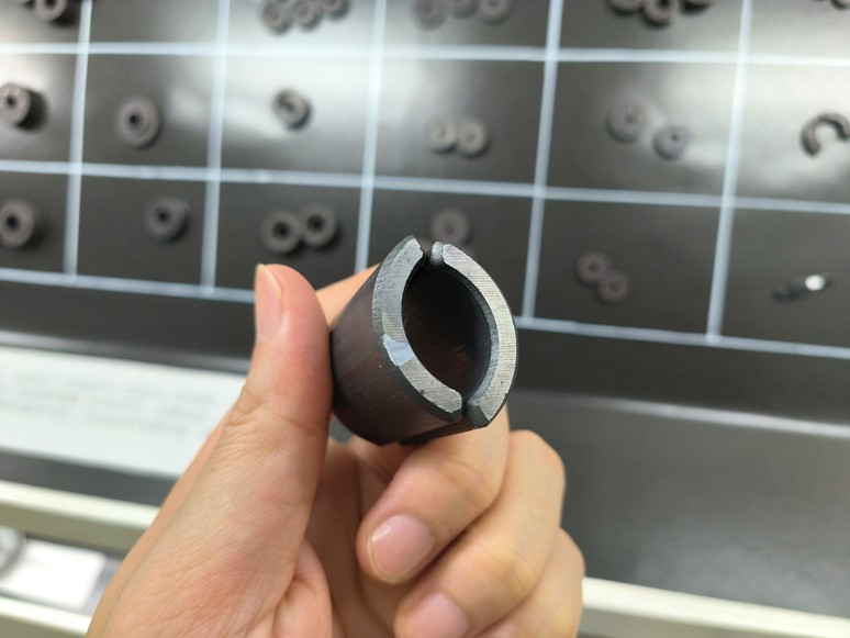径向配对充磁弧形铁氧体磁瓦