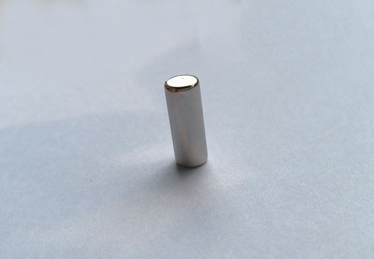 圆柱形钕铁硼磁铁高度20mm